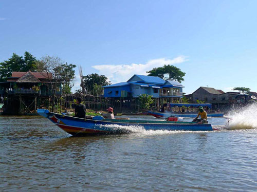 fast boat in Kompong Khleang